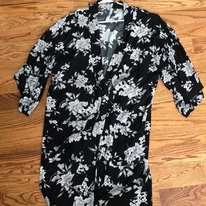 Black and gray/white floral tie kimono